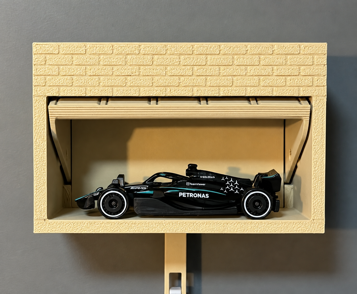 Formula-1_kisautó_garazsban